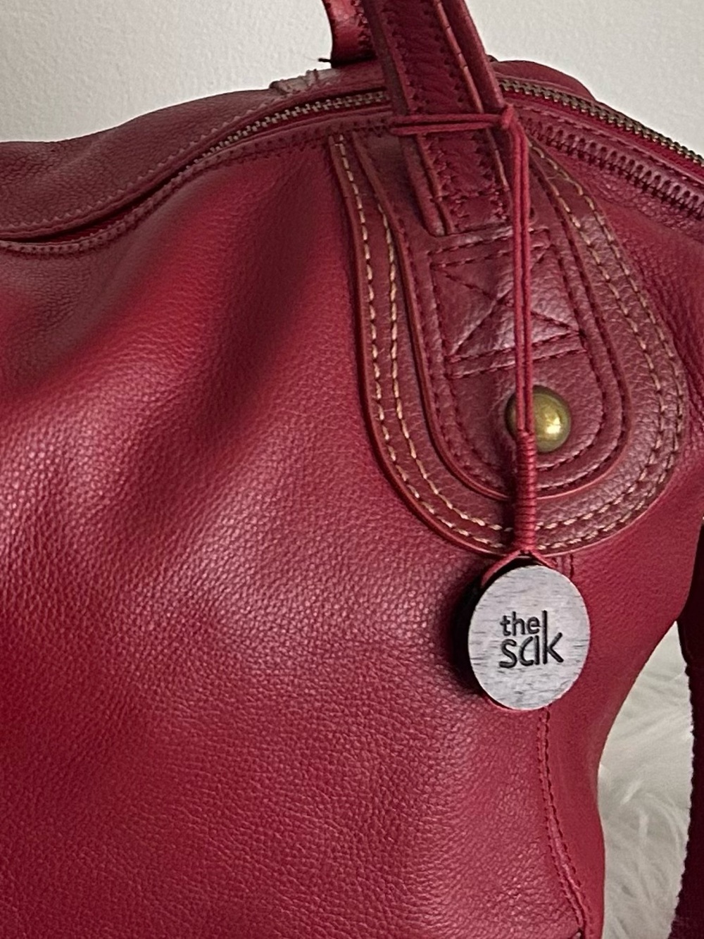 The Sak Red Leather Convertible Shoulder Crossbody Bag Brass Hardware - Picture 4 of 13